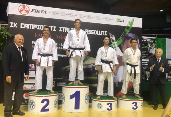 Samuele Silvestri, l'atleta viestano trionfa ai Campionati Assoluti Karate Tradizionale - Ostia 9 - 10 Giugno