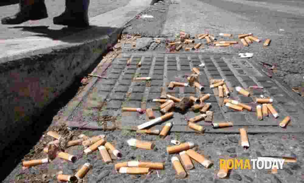 Dal 2 febbraio multe fino a 300 euro per chi getta a terra mozziconi di sigarette.